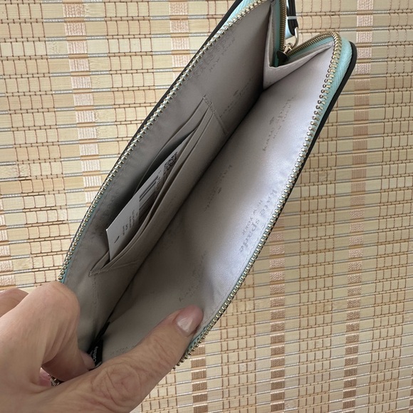 **Kate Spade Medium Zip Wristlet - New with Tags - Picture 3 of 5